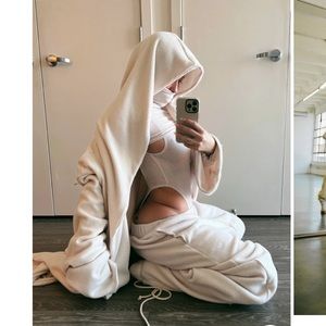 LAINA RAUMA “DANCE CLASS” ULTRA CROP TURTLENECK